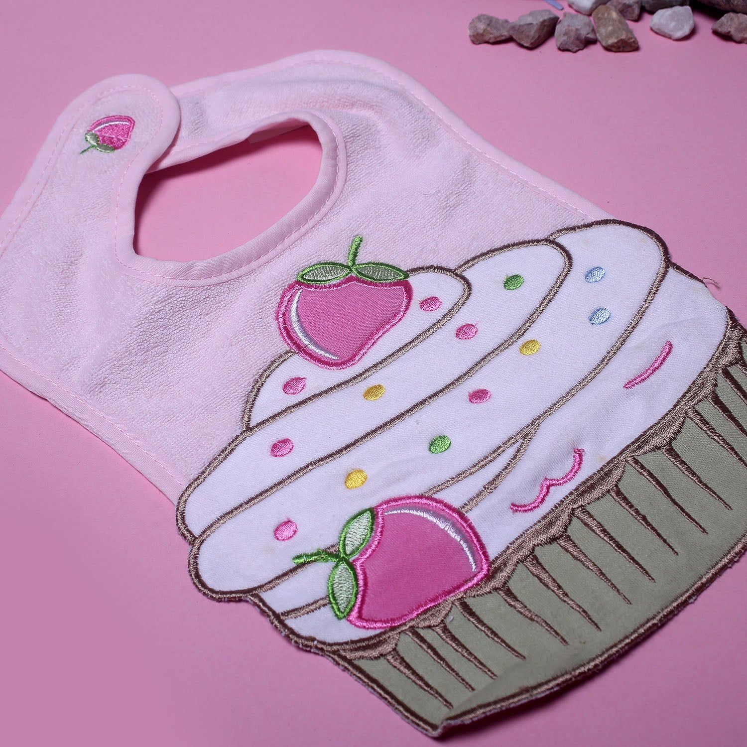 NEW PINK CUPCAKE MUFFIN EMBOIDERED BIB FOR BABIES